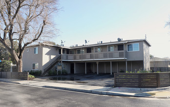 1102 Henderson Ave in Menlo Park, CA - Building Photo - Building Photo