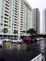 1833 S Ocean Dr in Hallandale Beach, FL - Building Photo