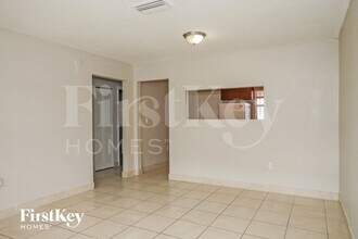 3453 NW 191st St in Miami Gardens, FL - Foto de edificio - Building Photo