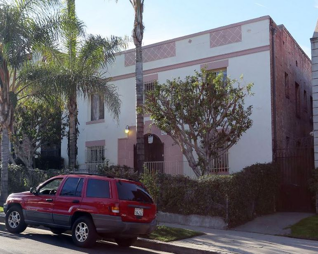 property at 1117 S Norton Ave