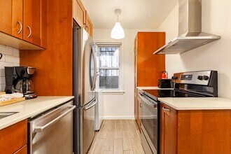 619 10th St NE, Unit 2 in Washington, DC - Foto de edificio - Building Photo