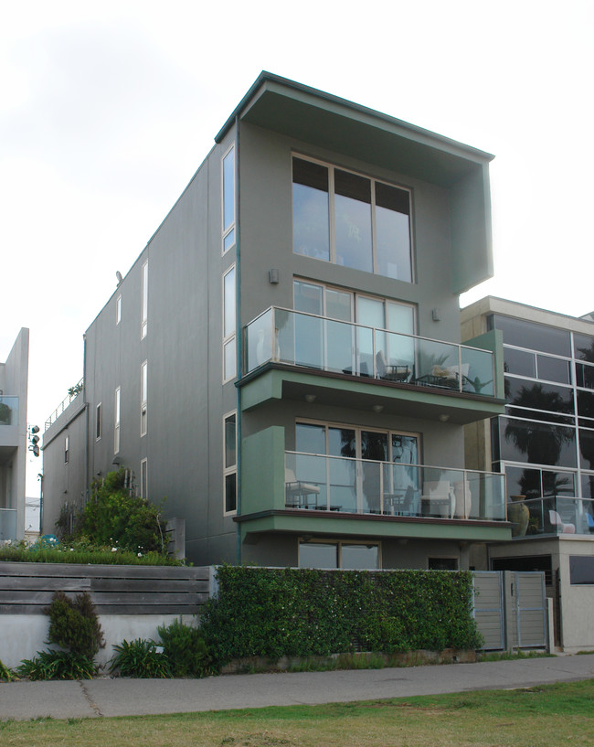 2807 Ocean Front Walk in Venice, CA - Building Photo - Building Photo