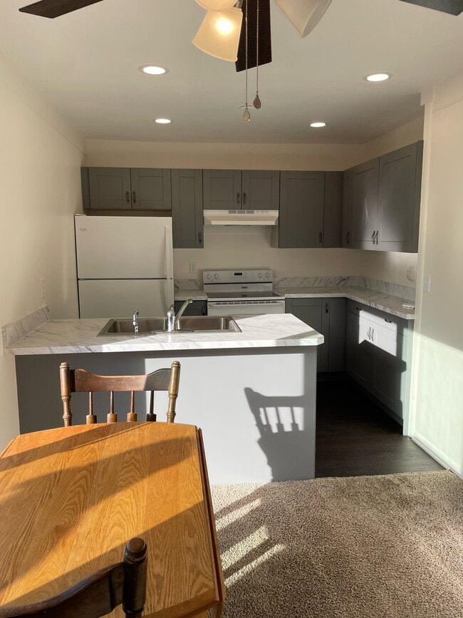 11975 Hall Rd in Whitmore Lake, MI - Building Photo - Building Photo