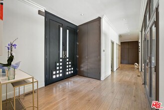 5139 Collett Ave in Los Angeles, CA - Foto de edificio - Building Photo