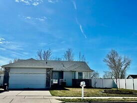 367 Seasons St in Kaysville, UT - Building Photo