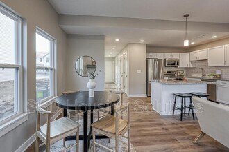 2917 S Harvard Ave in Independence, MO - Foto de edificio - Building Photo