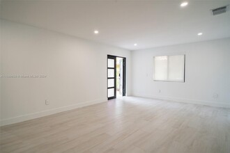 3666 SW 26th St in Miami, FL - Building Photo - Building Photo