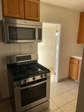 531 N Rosemary Ln in Burbank, CA - Foto de edificio - Building Photo