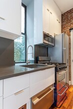 60 Avenue B, Unit B in New York, NY - Building Photo - Building Photo