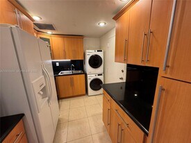 145 SE 25th Rd, Unit 601 in Miami, FL - Building Photo