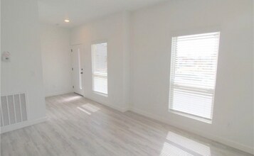 881 Boardwalk Ave in Bentonville, AR - Foto de edificio - Building Photo