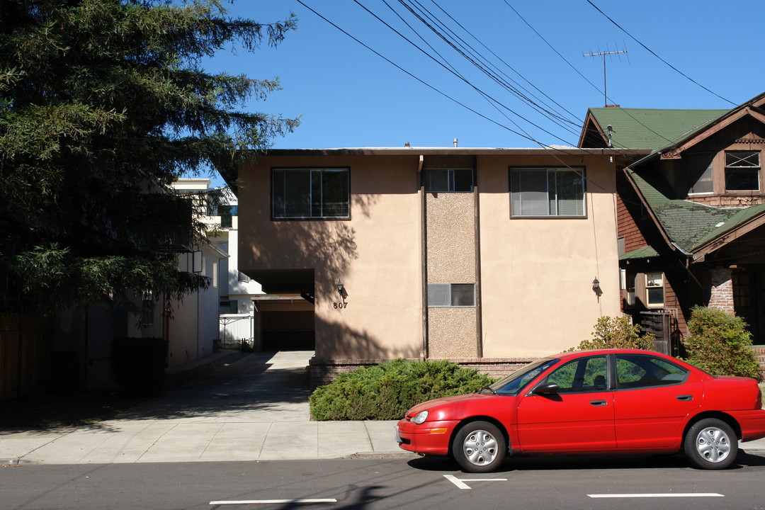 807-811 Laurel Ave in San Mateo, CA - Building Photo