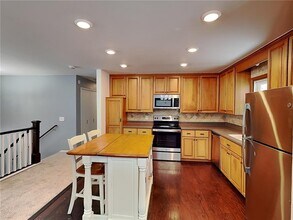 412 Harold Dr in Burnsville, MN - Building Photo - Building Photo