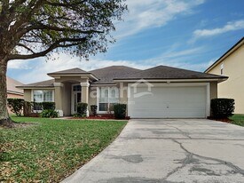 3337 Horseshoe Trail Dr in Orange Park, FL - Building Photo