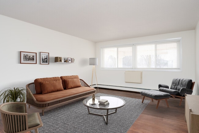 Highcroft Manor Apartments Located in Wayzata, MN