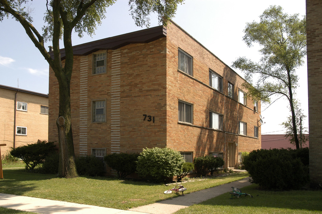 731 N Lincoln Ave in Villa Park, IL - Foto de edificio