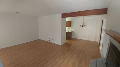 2900 Vista Del Rey NE-Unit -2C in Albuquerque, NM - Building Photo - Building Photo