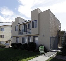 Dunlop 28 Apartments in San Diego, CA - Building Photo