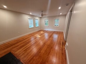 21 Gibson St, Unit 3 in Cambridge, MA - Foto de edificio - Building Photo