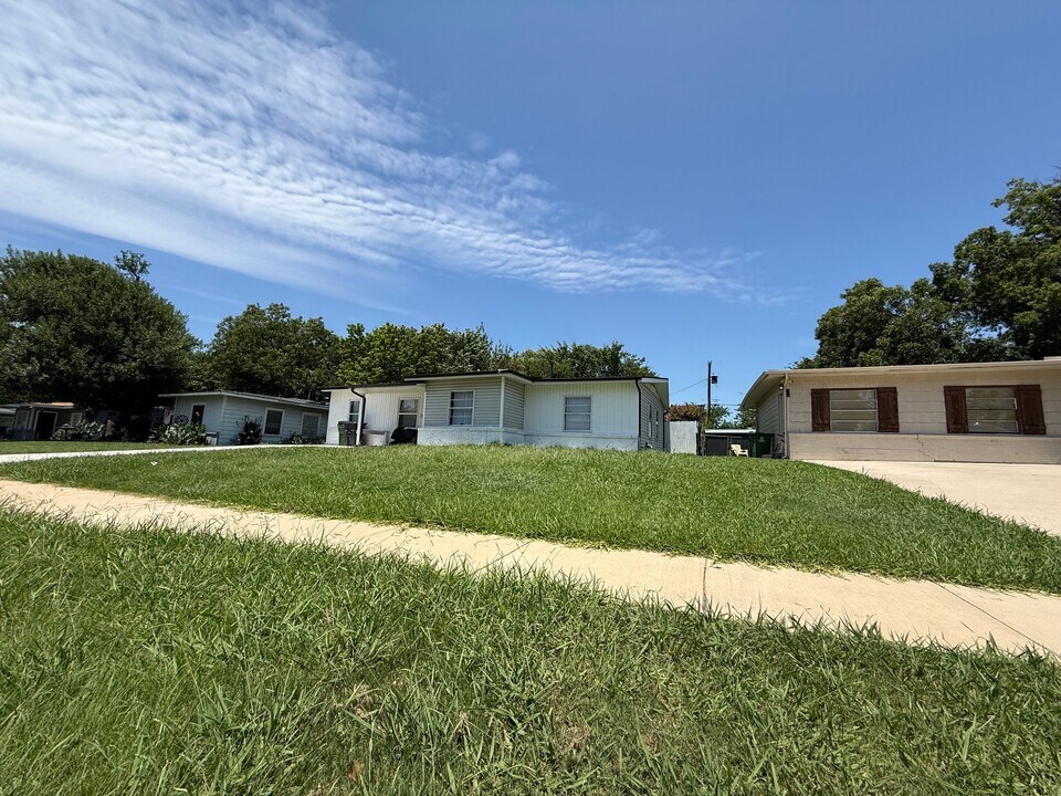 707 Biggs Terrace in Arlington, TX - Building Photo