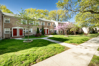 11015 65th Ave in Forest Hills, NY - Building Photo - Building Photo
