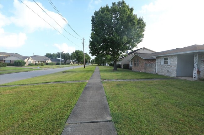 property at 6573 S Briar Bayou Dr