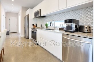 2056 Roselawn St in Sarasota, FL - Building Photo - Building Photo