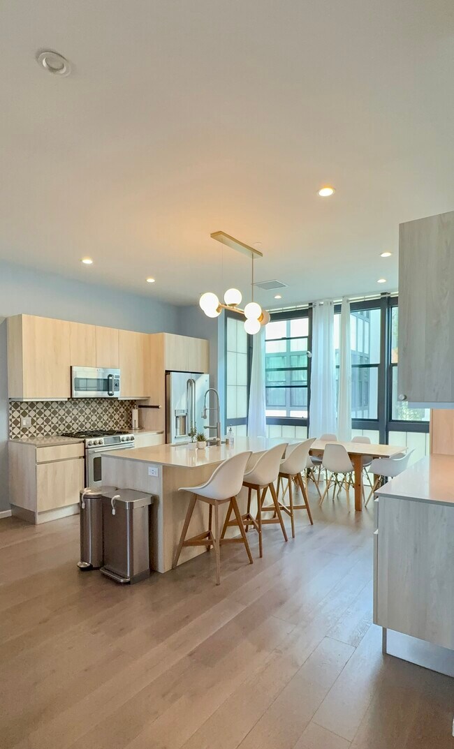 property at 213-2-1822 Alsace Ave
