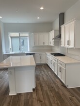 136 Sawbuck in Irvine, CA - Building Photo - Building Photo