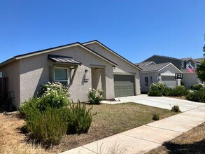 635 Suzanne Dr in Merced, CA - Building Photo - Building Photo