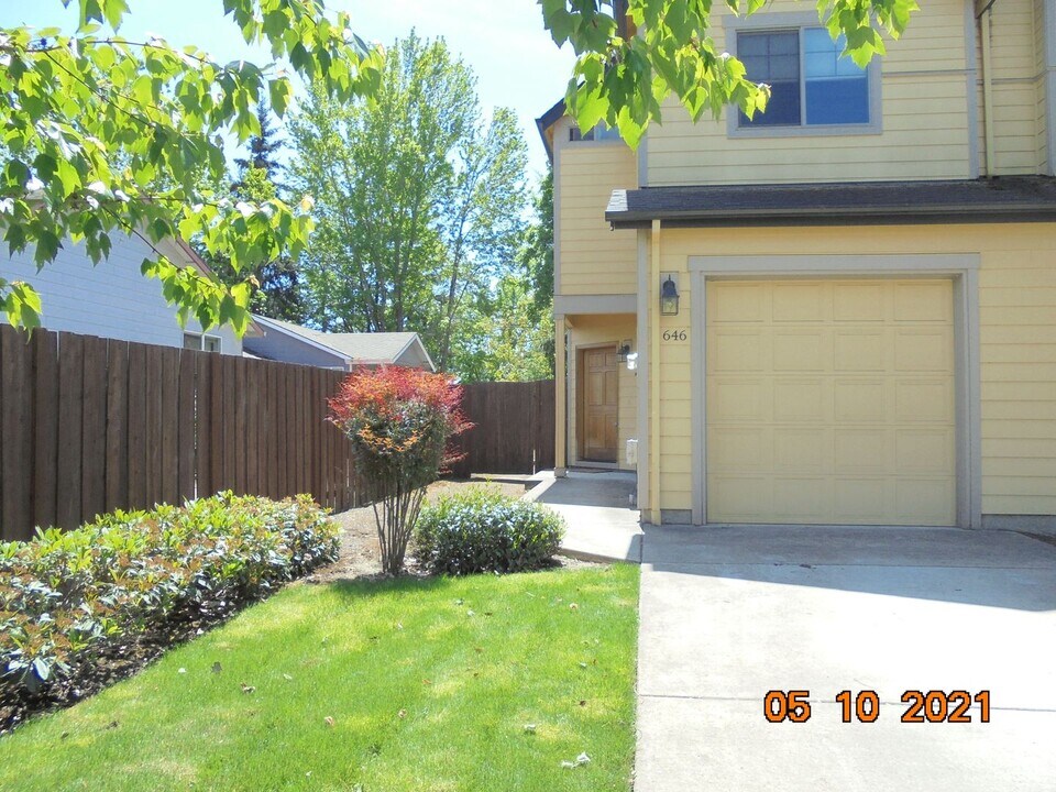 646 SW Taft St in McMinnville, OR - Foto de edificio