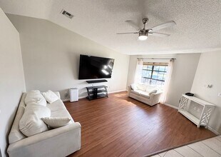 581 SW Banks Terrace in Port St. Lucie, FL - Foto de edificio - Building Photo