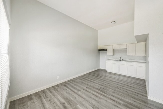 1007 W St Charles St in Brownsville, TX - Building Photo - Building Photo