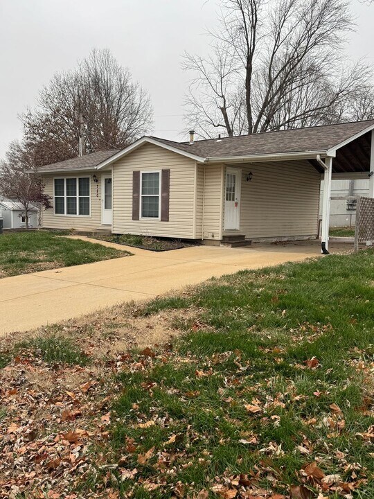 720 Banks Dr in Pevely, MO - Building Photo