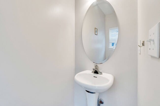 5508 Kiev Dr in Charlotte, NC - Building Photo - Building Photo