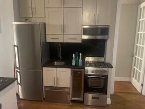 47 1/2 E 1st St in New York, NY - Building Photo - Building Photo