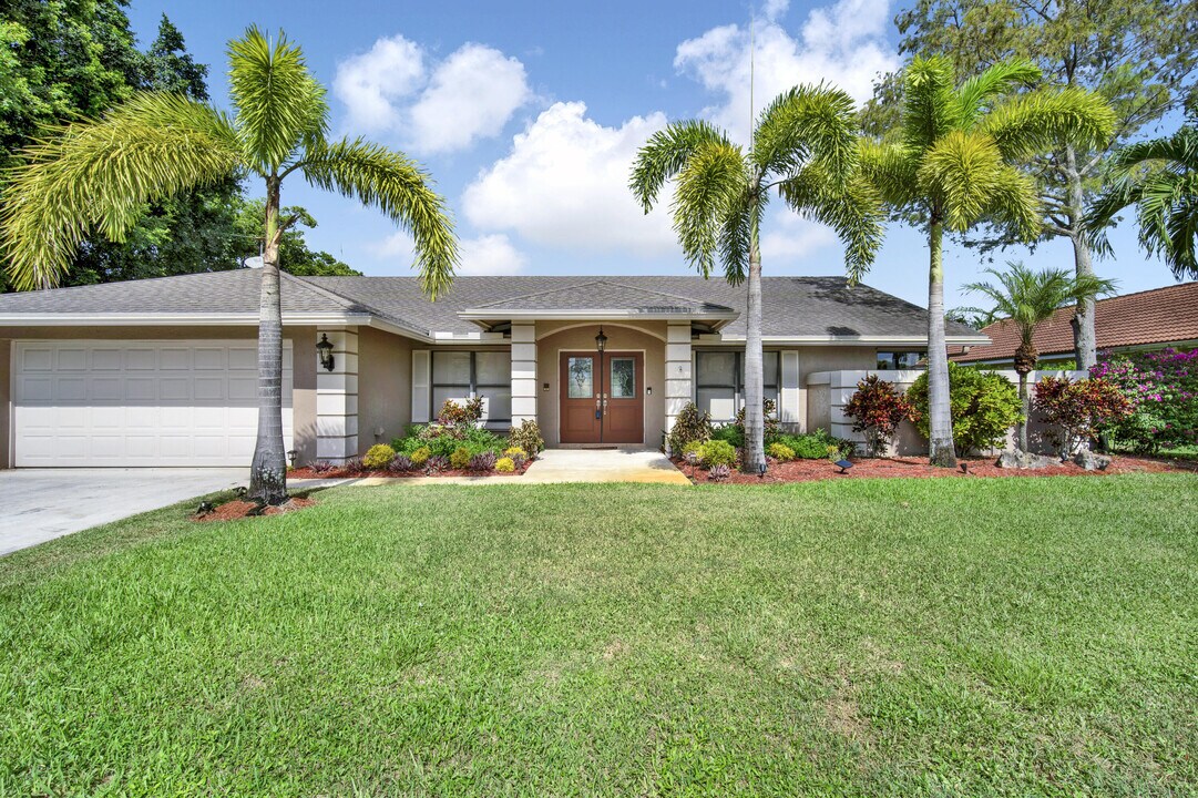 1835 Staimford Cir in Wellington, FL - Building Photo
