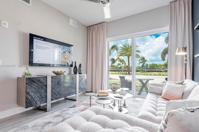 9335 W Commercial Blvd in Fort Lauderdale, FL - Building Photo - Building Photo