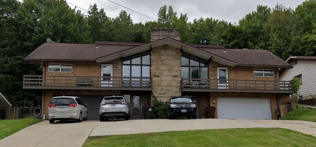 4191 W Ridgewood Dr in Parma, OH - Building Photo - Building Photo