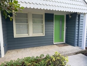 8516 SW 58th Ave in Portland, OR - Building Photo - Building Photo