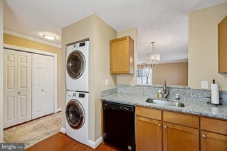 11407 Herefordshire Way in Germantown, MD - Building Photo - Building Photo