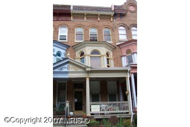 2834 N Calvert St in Baltimore, MD - Foto de edificio - Building Photo