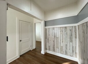 420 E 4th Ave in Hutchinson, KS - Building Photo - Building Photo