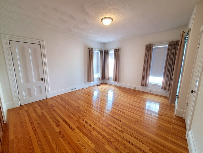 36 Upham St, Unit 1 in Malden, MA - Building Photo - Building Photo