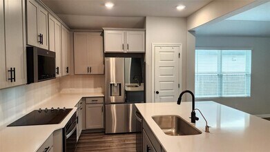 704 Giorgio Moroder Dr in Hutto, TX - Building Photo - Building Photo