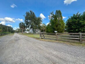 6328 Barton Rd in Plant City, FL - Building Photo - Building Photo