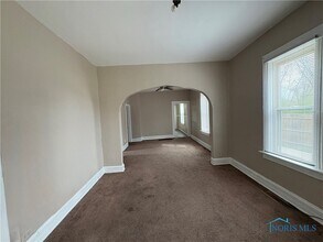 1614 Pinewood Ave in Toledo, OH - Building Photo - Building Photo
