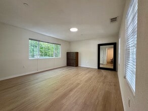 7755 Mango Ave in Fontana, CA - Building Photo - Building Photo