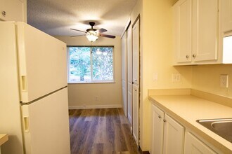 3948 SW Multnomah Blvd-Unit -3948 in Portland, OR - Foto de edificio - Building Photo