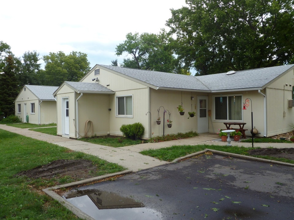 Cedar Hickory Place Apartments in Avon, SD - Foto de edificio